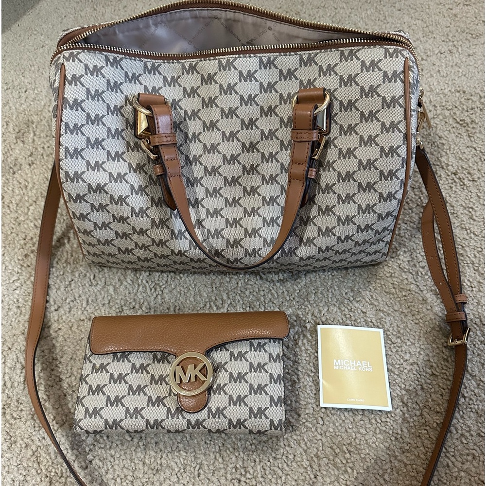 Michael Kors purse & matching wallet.  Barely used, in excellent condition.